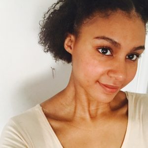 Tu sais ce que c’est que d’être dérangé à 22h pile quand tu veux juste souffler ? Mélusine - rencontre-MILF-Angers
